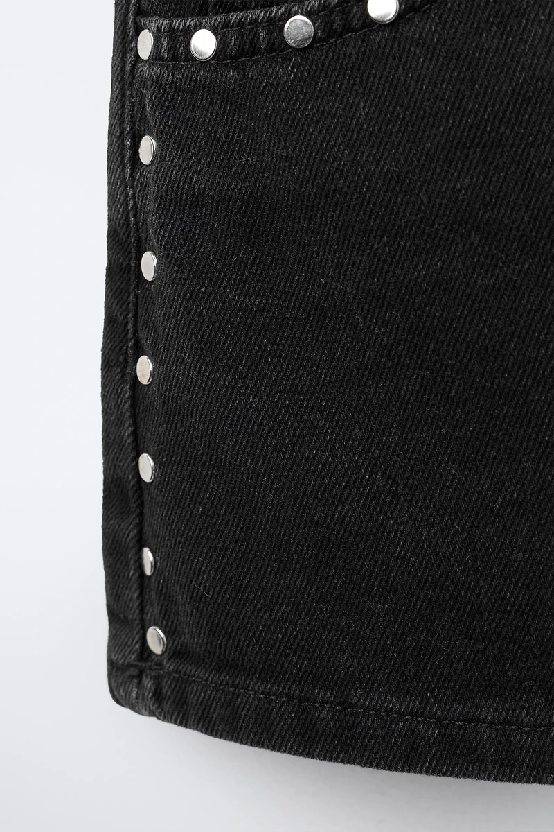 JUPE-SHORT EN JEAN À CLOUS