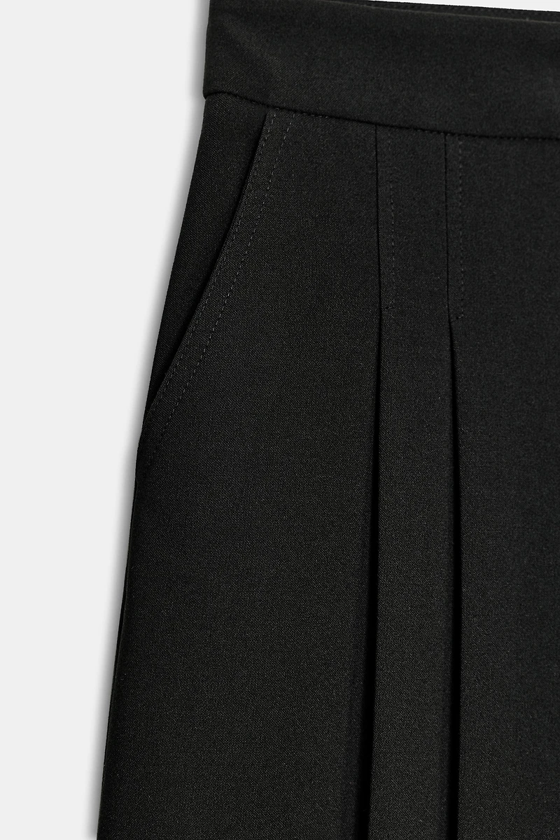 PLEATED LONG SHORTS