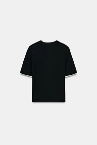 CONTRASTING TRIM TEXT T-SHIRT