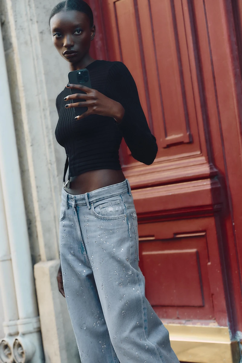 RIBBED KNIT TOP WITH APPLIQUÉ