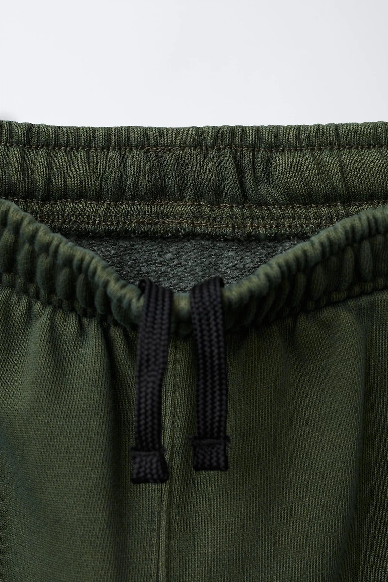 PANTALON EN MOLLETON LARGE CARGO TEINT PIÈCE