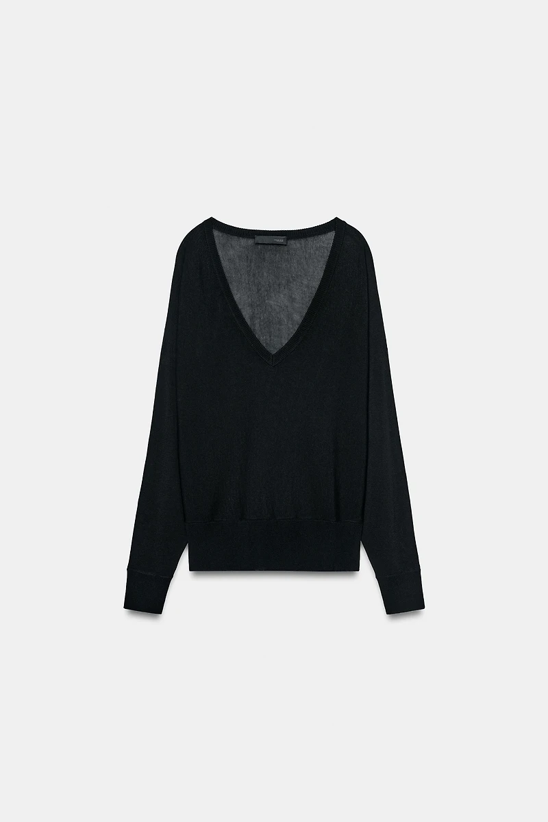 PULL EN MAILLE AVEC COL V