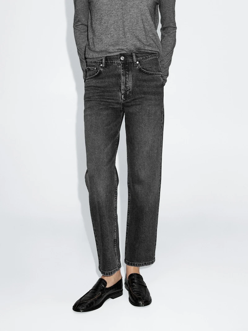 Straight-leg high-waist jeans