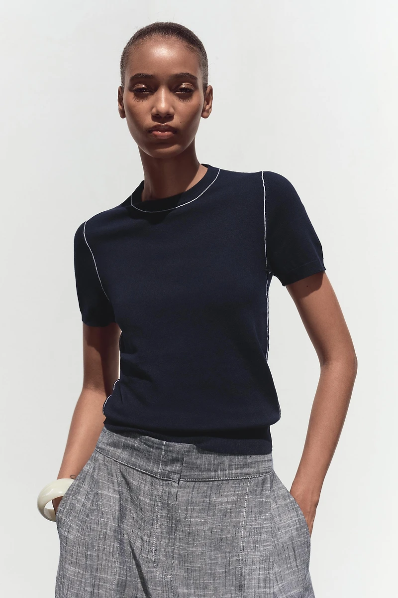TRIMMED SHORT SLEEVE KNIT TOP