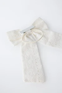 CUT-OUT BOW ELASTIC AND CLIP