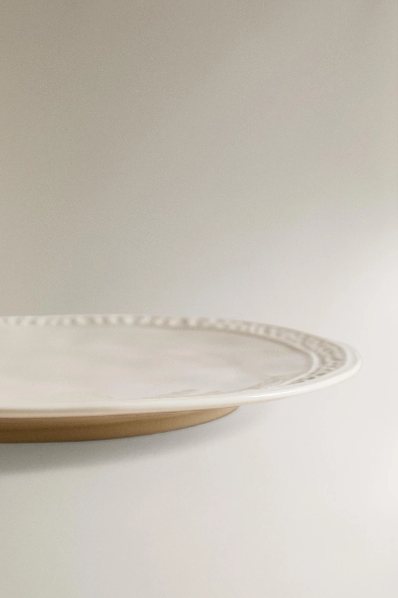 STONEWARE DESSERT PLATE WITH RAISED DESIGN