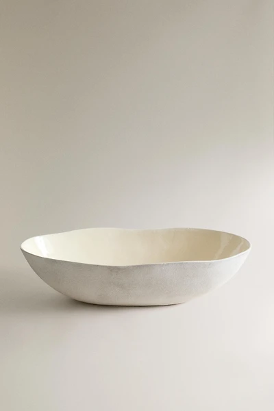 TEXTURED ALUMINUM DECORATIVE SERVING DISH