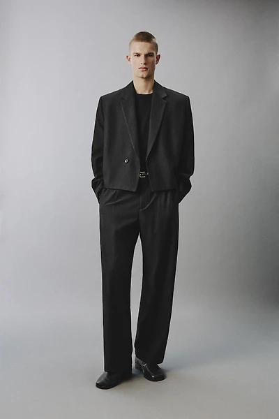 PINSTRIPE CROPPED FIT SUIT BLAZER
