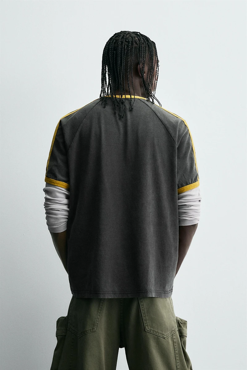 RIBBED CONTRAST TEXT T-SHIRT