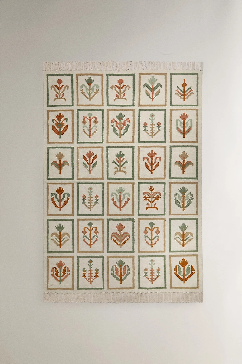 FLORAL WOOL AREA RUG