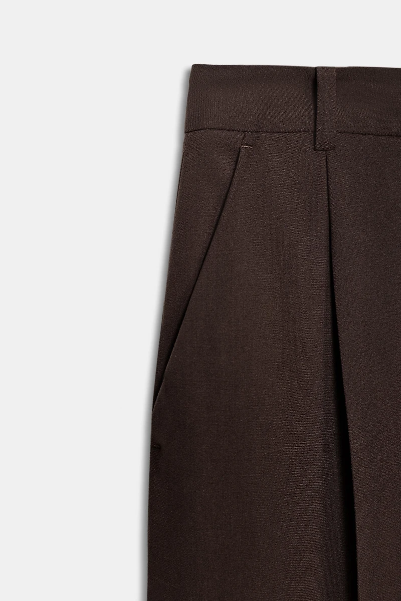 STRAIGHT FIT PLEATED PANTS