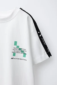 SPORTY STRIPE TEXT T-SHIRT