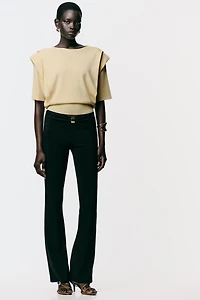 TOP EN MAILLE À ÉPAULETTES