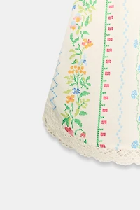 SHORT À IMPRIMÉ FLEURI ET DENTELLE EN LIN