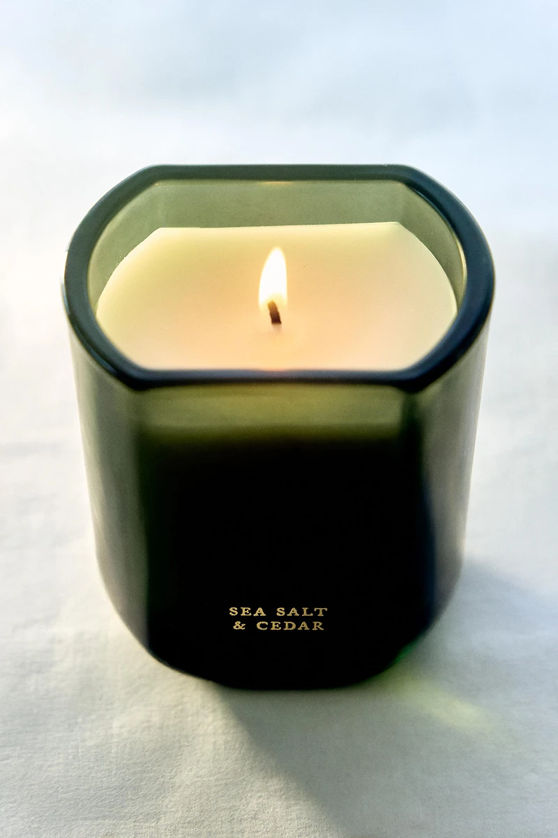 (220 G) SEA SALT & CEDAR SCENTED CANDLE