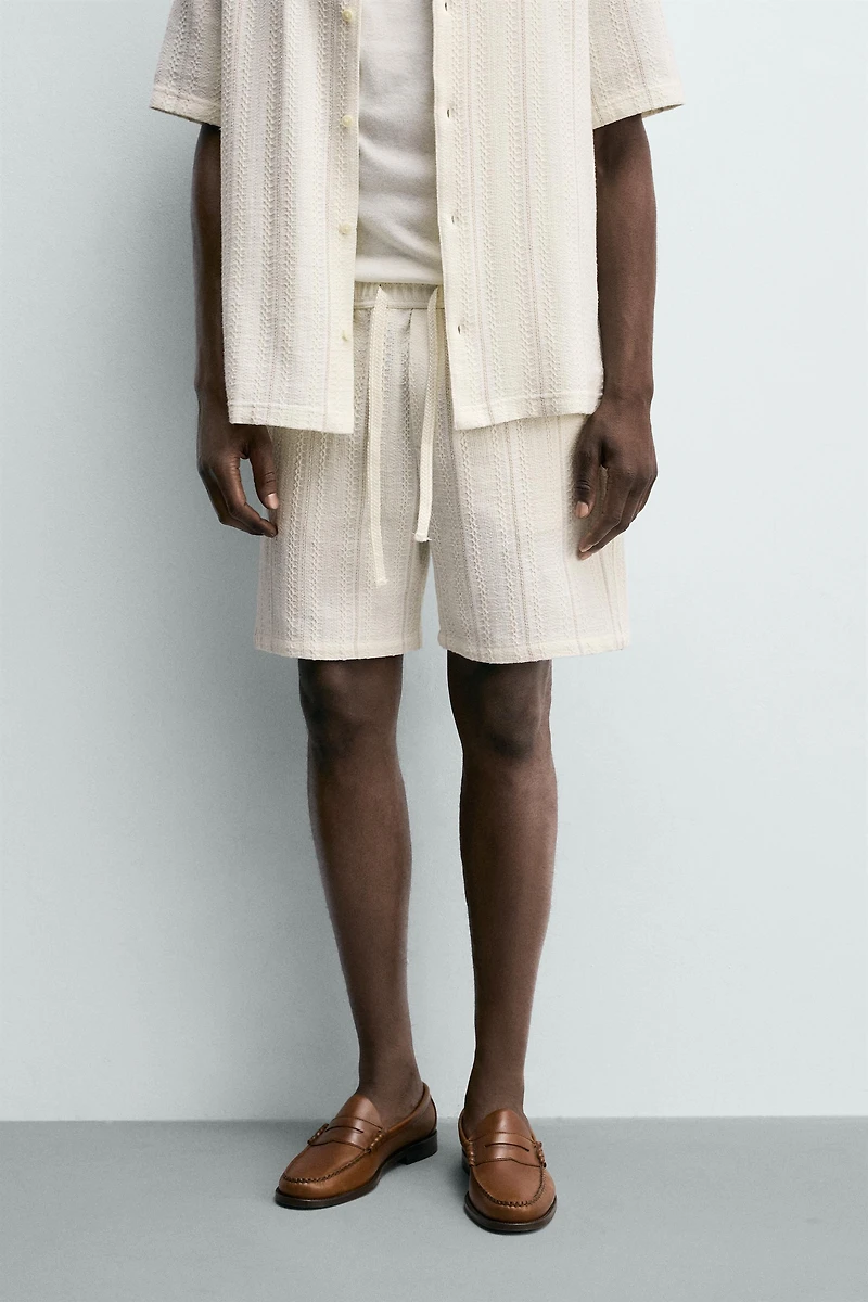 REGULAR FIT TEXTURED SHORTS