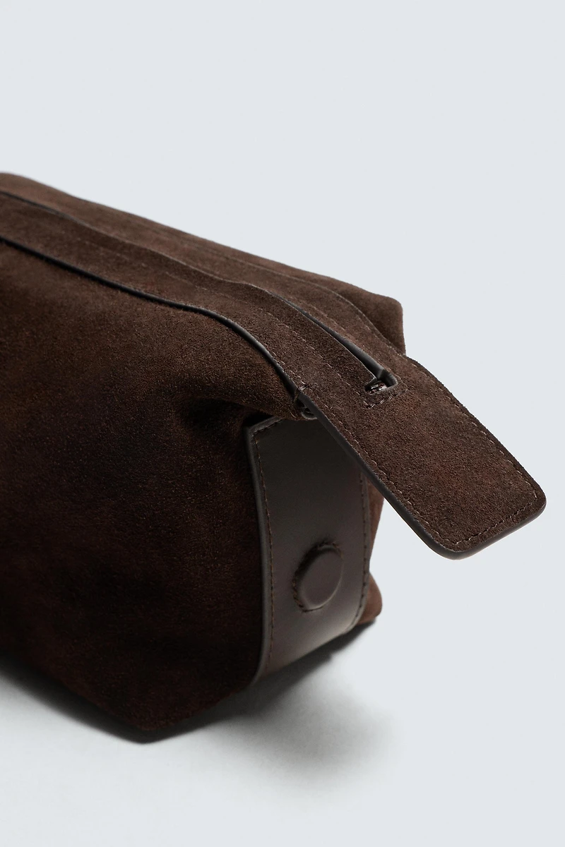 LEATHER TOILETRY BAG