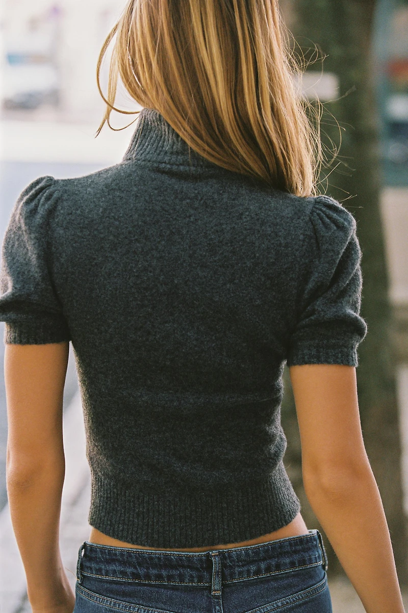 PUFF SLEEVE KNIT TOP
