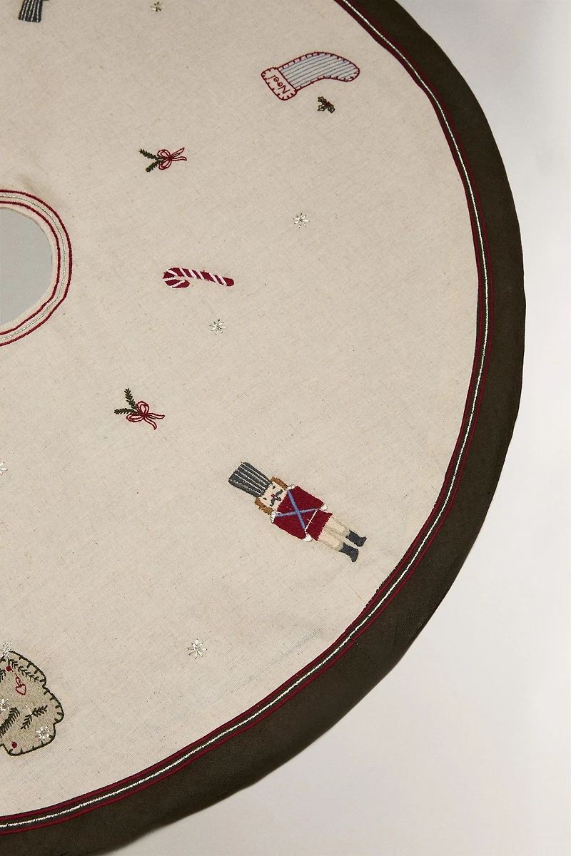 DÉCORATION PIED SAPIN BRODÉE NOËL