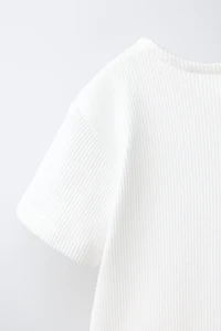 T-SHIRT CÔTELÉ À NŒUDS