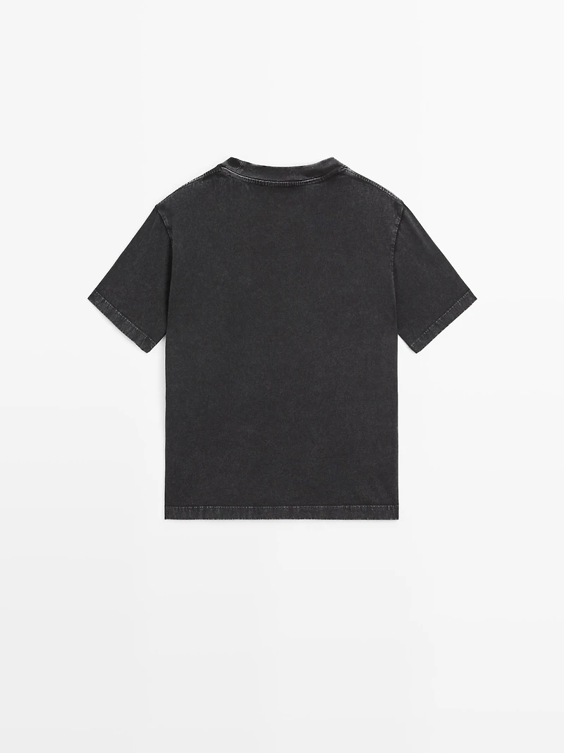 Distressed oversize T-shirt