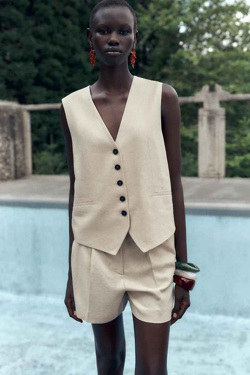 HIGH-WAISTED LINEN SHORTS