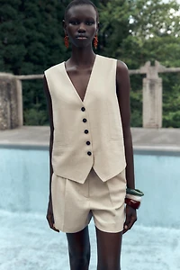 HIGH-WAISTED LINEN SHORTS