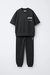 SHORT SLEEVE SWEATSHIRT AND JOGGER PANTS SET TEXT