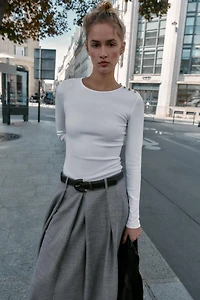 RIBBED BUTTON T-SHIRT