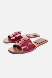 FLAT CROSSED LEATHER SANDALS