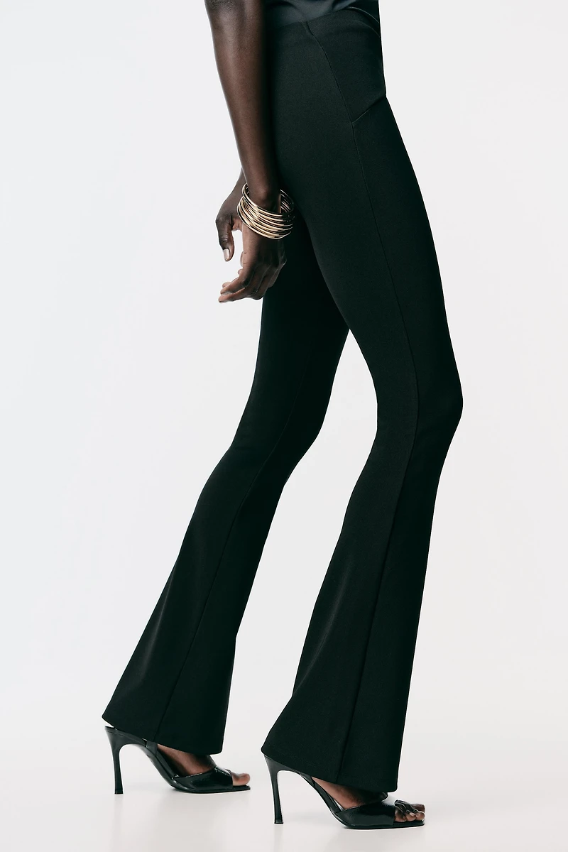 METAL APPLIQUÉ LEGGINGS