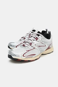 CONTRAST SNEAKERS