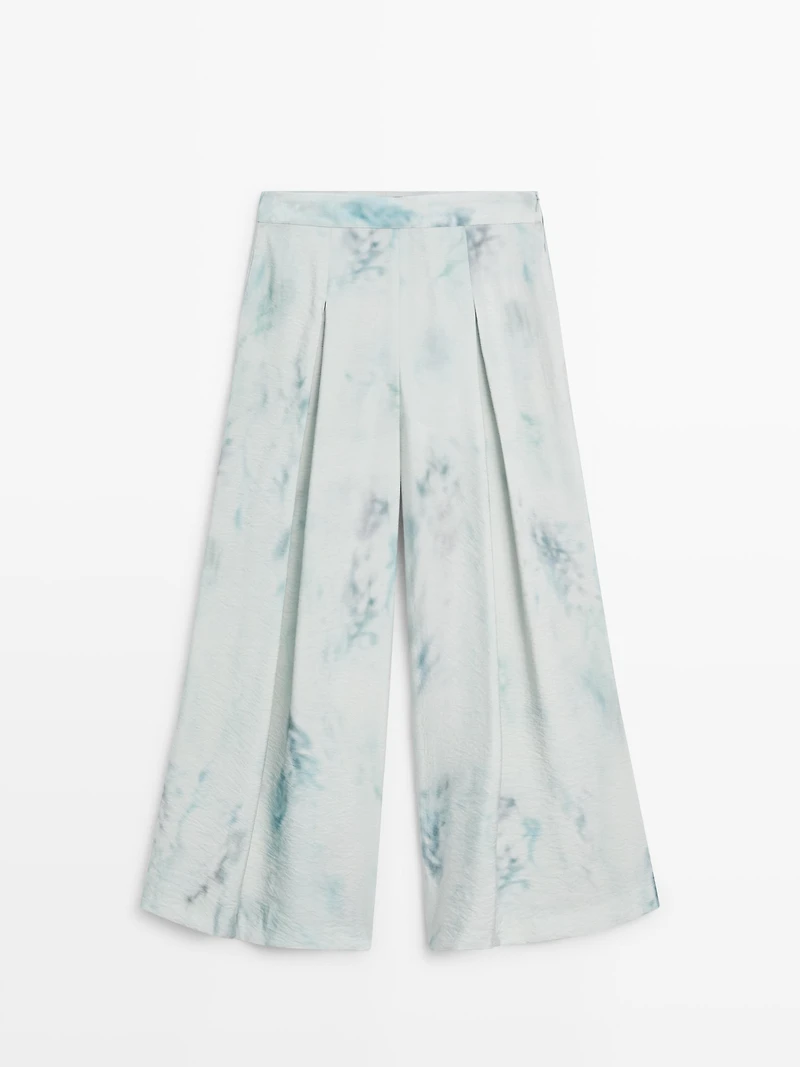 Printed trousers with pleat details