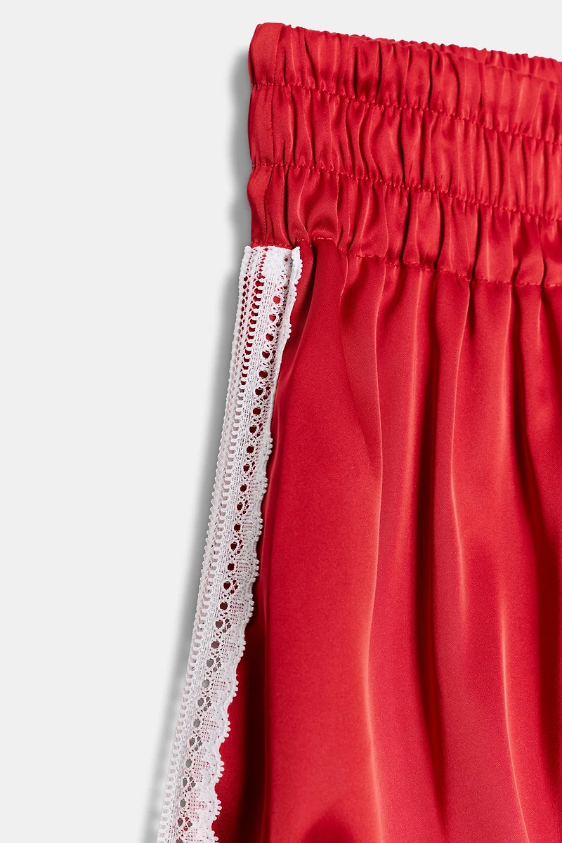 SHORT BALLON EN SATIN ET DENTELLE