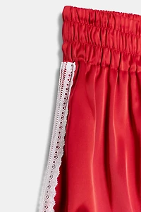 SHORT BALLON EN SATIN ET DENTELLE