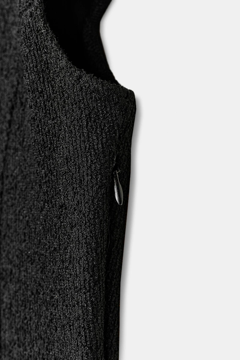 ROBE BOUCLÉ À MANCHES BOUFFANTES