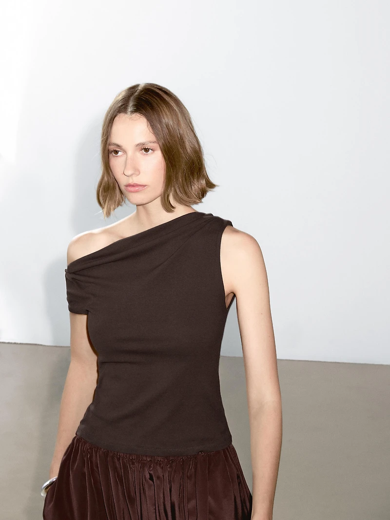 Flowing technical fabric skort