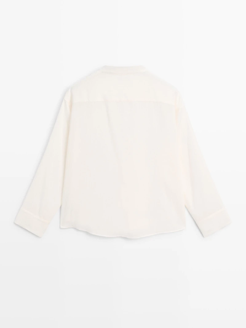 Round-neck shirt with button details