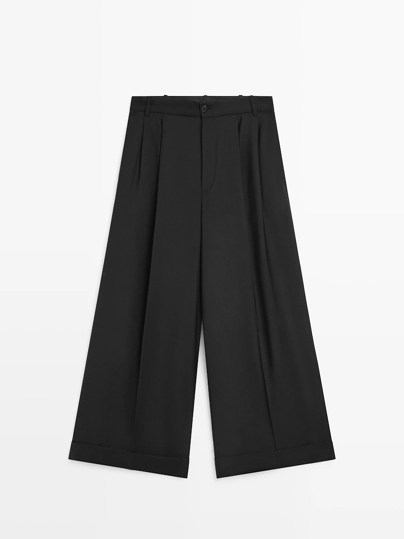 Flowing trousers with darts