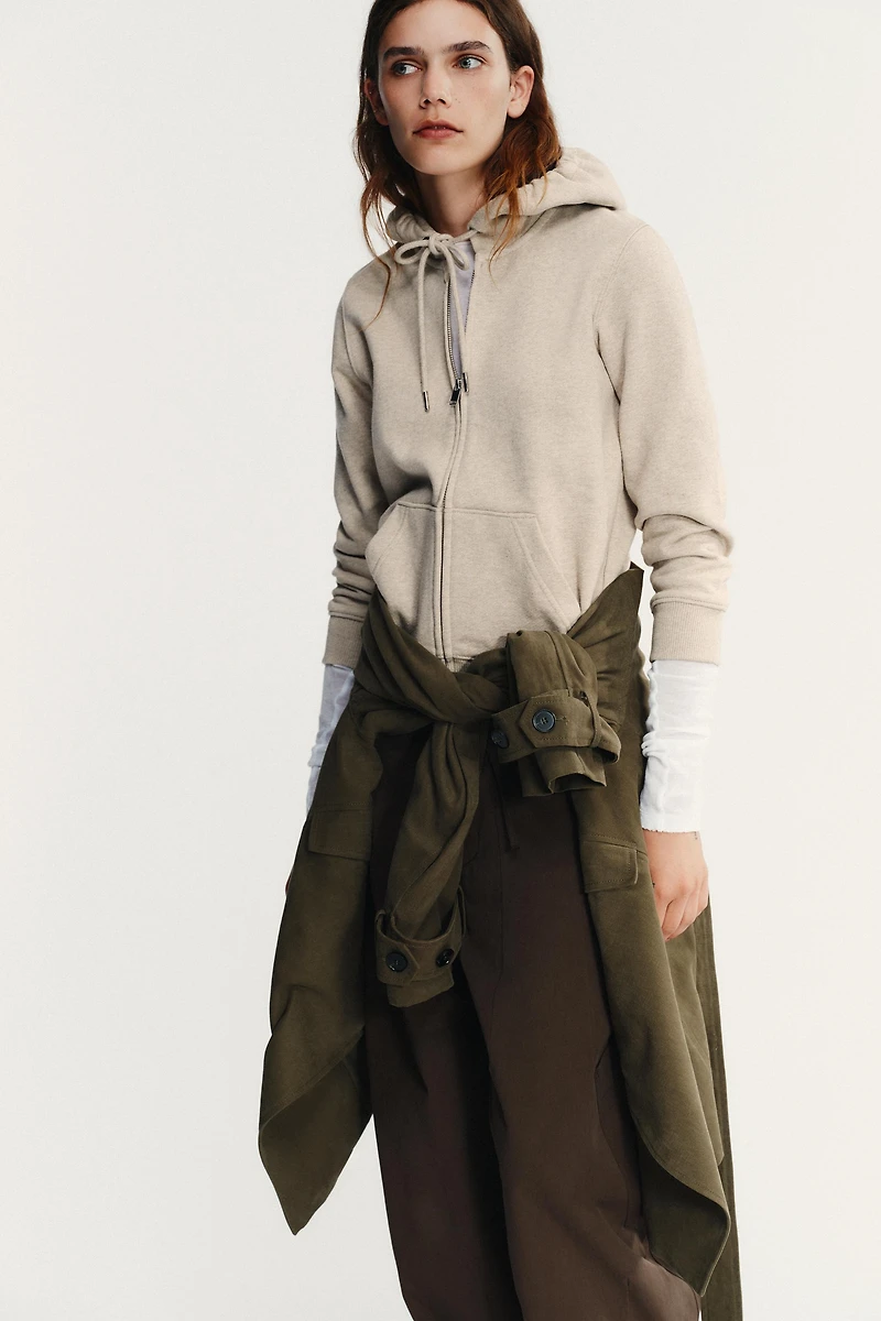 HOODED SWEATSHIRT