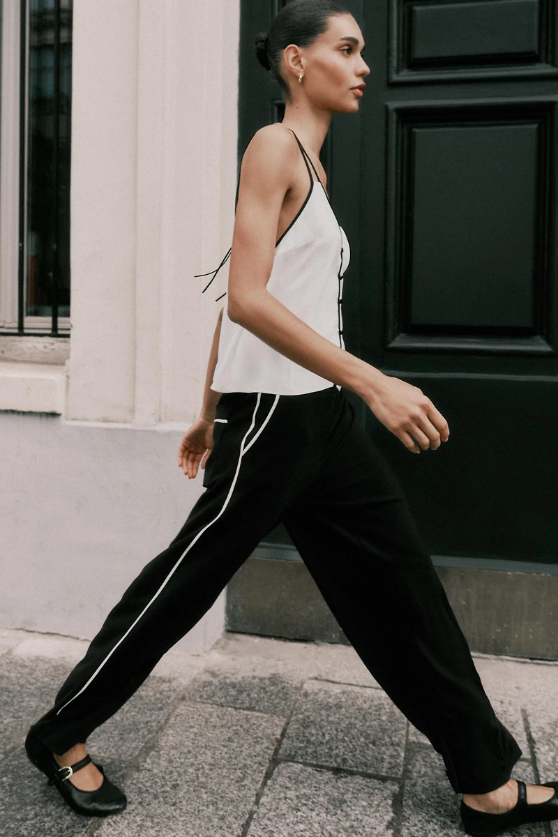 CONTRAST PIPED PANTS