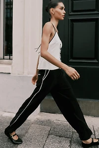 CONTRAST PIPED PANTS