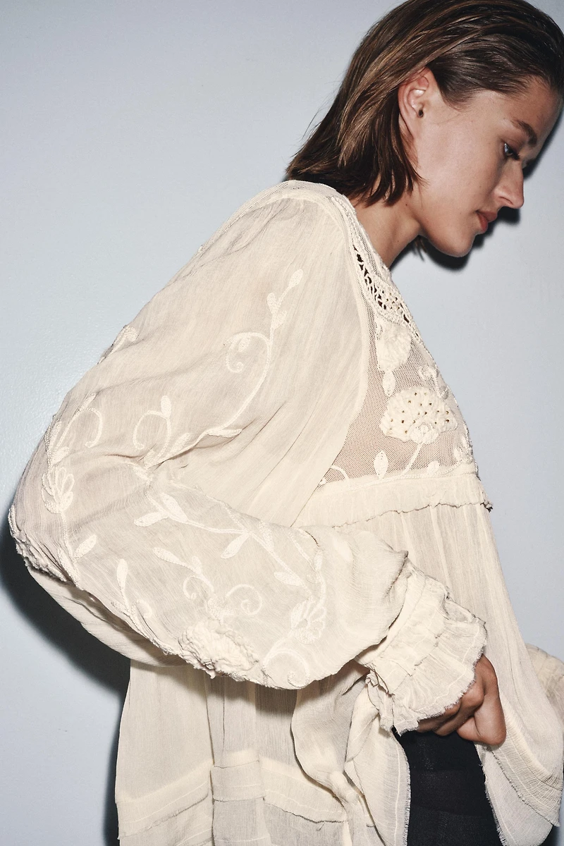 EMBROIDERED BEADED STRUCTURE BLOUSE