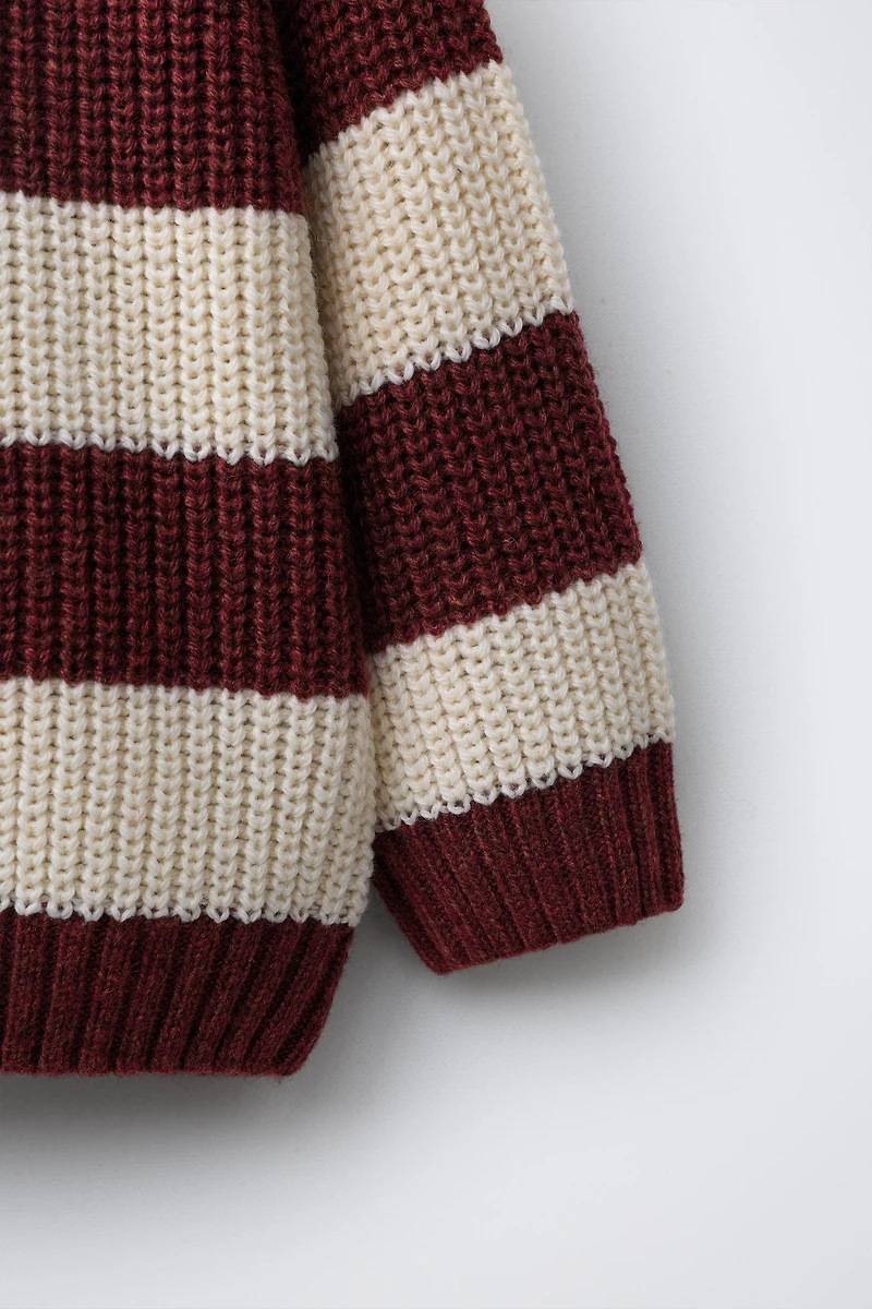 PULL EN MAILLE AVEC LAINE RAYURES