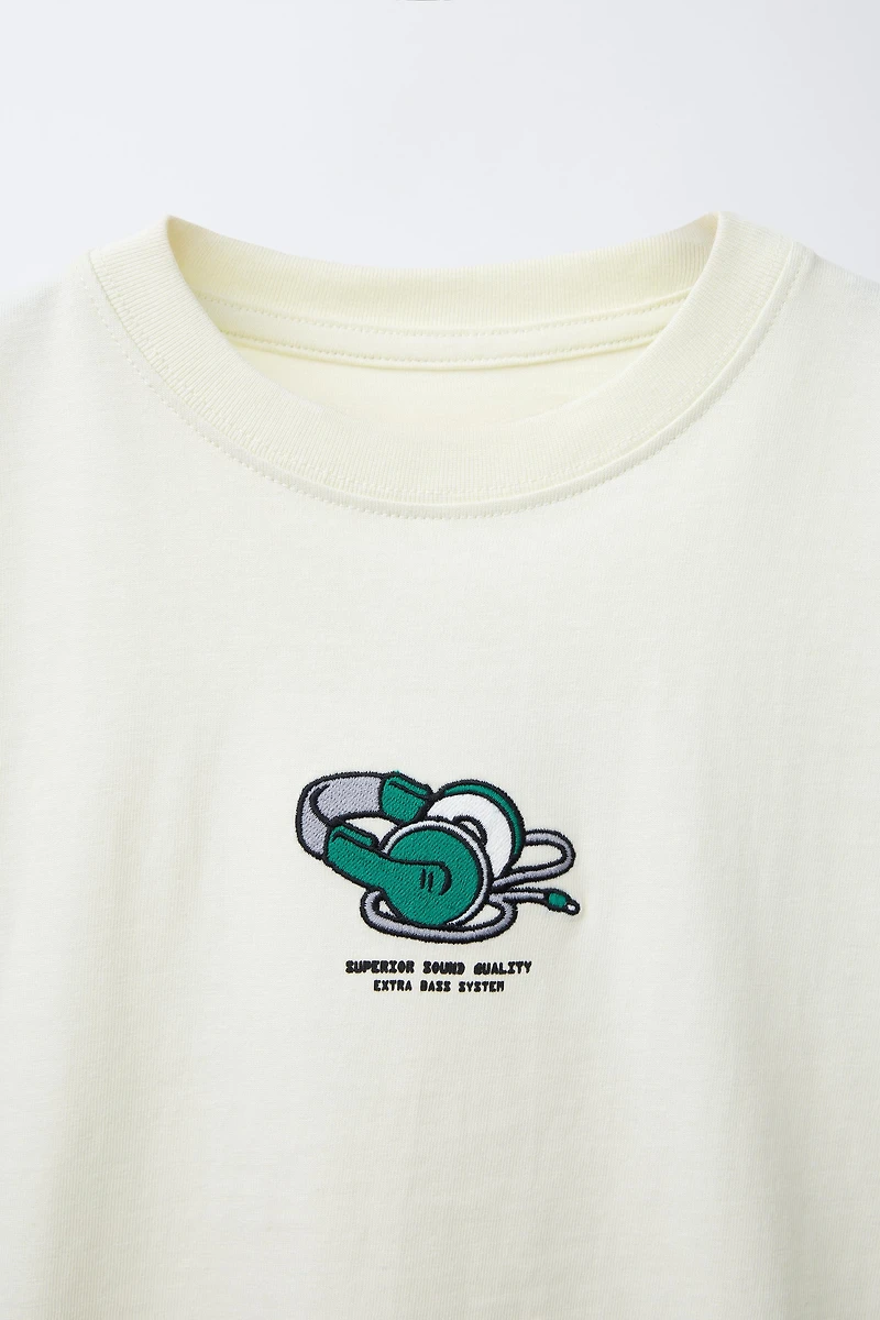EMBROIDERED DETAIL T-SHIRT
