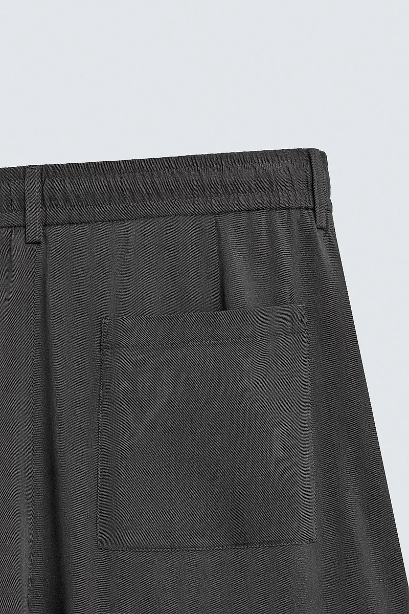 FLOWY PLEATED PANTS