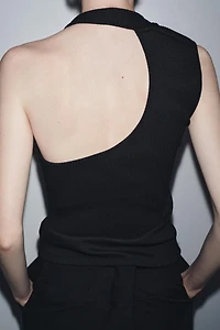 RIB TOP WITH METAL DETAIL