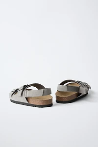 BUCKLE LEATHER SANDALS