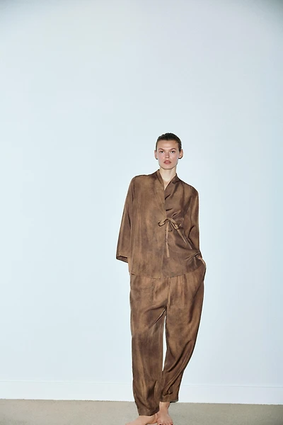 VOLUME PRINTED PANTS