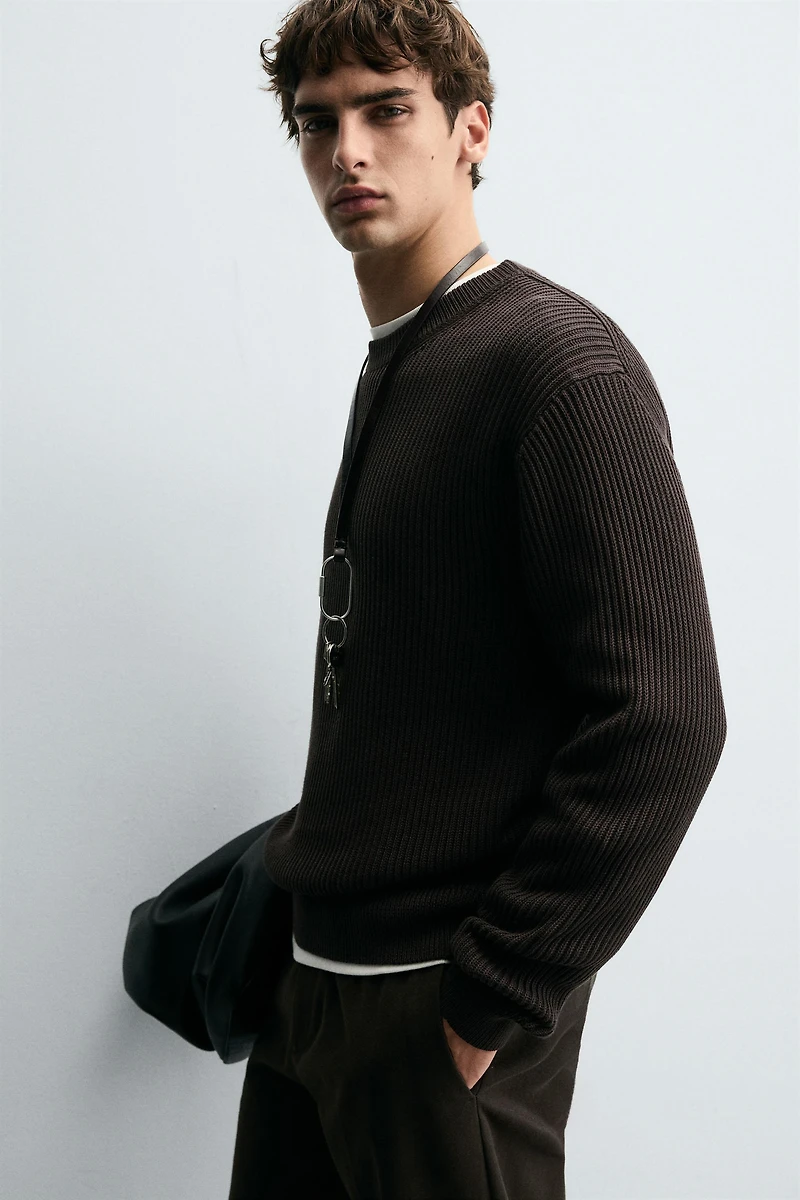 RIBBED TEXTURED SWEATER